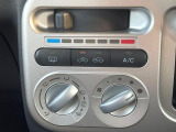 寒い冬も暑い夏も全席に快適な空調を届けてくれる、ダイヤル式エアコンを装備♪
