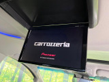 【10型フリップダウンモニター】大画面モニターで後席でもエンタメをお楽しみいただけます。小さなお子様にも大人気の装備です♪