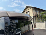 見落としがちな屋根もチェック。色ムラ・小キズ・へこみの有無や装備(ルーフレール等)も確認可能。