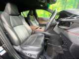 運転席シート廻りは使用感も少なく、良好な状態となっています。前オーナー様が丁寧に使っていたことがよくわかりますね。