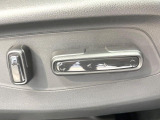 【パワーシート】スイッチ一つで簡単にシートの微調整が可能!電動だから力もいりません!自分に最適なシートポジションにセットして、快適なドライブをお楽しみください。