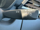 【オートライト(AUTO)】外の明るさをシステムが感知して、自動でヘッドライトが点灯します。ヘッドライトをつけ忘れを防ぐ便利機能です。