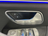 メモリー付き電動シートも装備されておりますのでシート位置を3パターン記憶できます。