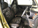 運転席の座面高さを調整できるシートリフターが付いています。