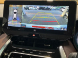 【パノラミックビューモニター】専用のカメラにより、上から見下ろしたような視点で360度クルマの周囲を確認することができます☆死角部分も確認しやすく、狭い場所での切り返しや駐車もスムーズに行えます。