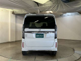 バックカメラが付いているので後方確認が非常にしやすいです。今や運転初心者も熟練者も必須装備!ついていて損はないですね♪