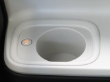 ホッとカップホルダーが運転席・助手席にあります。ホットドリンクをちょうど良い温度でキープしてくれる保温機能付で嬉しいです。