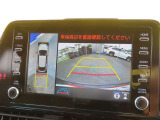 バックカメラの他に上から見下ろしたような画像が見れるアラウンド(全方位)モニター。前後左右を把握できます!