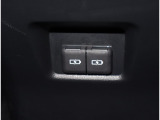 充電用USB端子付き。スマートフォンなどの充電に便利です。