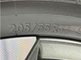 タイヤサイズは【205/55R17】