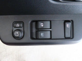 電動格納ミラーあり。駐車の時に便利です。パワーウインドウも付いてます。