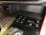 運転席・助手席にはシートヒーターとシートベンチレーションが設定されています。季節を問わず快適に過ごせます。