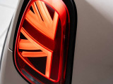 【 アペルタ認定中古車 】自社での車両確認に加え、第三者機関2社へ鑑定を依頼し、車両状態をチェック。商品化の時点で万が一不備があれば対応、安心してお届け出来るお車の状態に仕上げます。