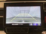 バックでの車庫入れも安心です!リアカメラが付いているバックモニター付のナビを装備しております。操作線もついており距離感も画面から確認できます。