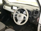 見通しのよいすっきりとした視界で、誰でも運転しやすいです。運転のしやすさは疲れにくさにも繋がりますよ♪