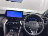 運転席まわりです。 各操作スイッチは使いやすい位置に配置されてます。