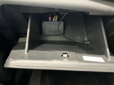 車検証入れになどにも使える便利な収納BOXあります。