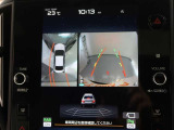 バックガイドモニターで、後方を確認しながら安心して駐車することができます。運転初心者も熟練者も必須の機能ですよ!