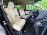 運転席シート廻りは使用感も少なく、良好な状態となっています。丁寧に使われていたことがよくわかりますね。