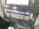 【左右独立型フルオートエアコン】運転席と助手席でそれぞれお好みの温度に設定可能。同乗者にも配慮した、快適な空調をお届け致します。