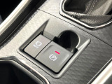 【電動パーキングブレーキ】パーキングブレーキは便利な電動式!ボタン一つで操作でき、アクセルを踏めば自動で解除されます♪レバーやペダルが無いので運転席廻りもすっきりしますね♪