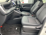 見通しのよいすっきりとした視界で、誰でも運転しやすいです。運転のしやすさは疲れにくさにも繋がりますよ♪