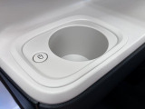 ホットドリンクをちょうど良い温度でキープしてくれる保温機能付きのホッとカップホルダー