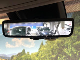 【デジタルインナーミラー】後席の大きな荷物や同乗者で後方が確認しづらい時でも安心!カメラが撮影した車両後方の映像をルームミラー内に表示。クリアな視界で状況の確認が可能です!