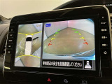 複数のカメラの映像をもとに、クルマを真上から見ているような映像をドライバーに提供し駐車をサポートする機能です。