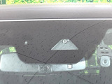 【スマートブレーキサポート】走行中に前方の車両等を認識し、衝突しそうな時は警報とブレーキで衝突回避と被害軽減をアシスト。より安全にドライブをお楽しみいただけます。