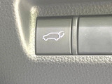 【パワーバックドア】スマートキーや運転席のボタンを押すだけでリアゲートが自動で開閉します!荷物を持っている時や、高い位置にあるバックドアを閉める際に便利な機能です♪