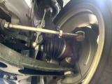 お車を安心してお乗りいただく為には、足回りの定期点検が欠かせません。サービスサポート(有償保証)では無料点検もご提供しており、安心のカーライフをお過ごしいただけるサポート体制が整っています。