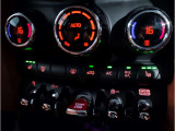 ミニ独特のゴーカートフィーリングと呼ばれる軽快なハンドリングはAT車、MT車のどちらでも楽しめます。