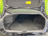 積み下ろしのしやすいデッキにはたっぷりと荷物を積み込んでいただけます。遊びから仕事まで、様々なシーンで頼れます♪