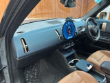 ◆LIBERALAは、輸入車選びの新たなスタイルを提案するインポート・セレクト・ブランドです。オーナー様となる方がクルマから直接感じる感性を第一にした、最良の一台との出会いをコーディネートいたします。