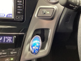 インパネシフトを採用しているので、前席の足元も広々としています。運転席と助手席の行き来もスムーズです!