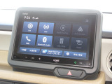 ●純正ディスプレイオーディオ(VX-240ZFE)AM/FMチューナー、Bluetooth AUDIO、スマートフォン連携(アップルカープレイ・アンドロイドオート)をご使用いただけます。(※ナビの機能はありません)
