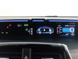 とっても見やすいメーターです。夜間時はラグジュアリーな気分にさせてくれる照明が魅力ですので、夜のドライブも楽しみになりますよ♪