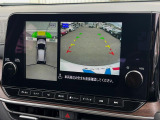 【アラウンドビューモニター】専用のカメラにより、上から見下ろしたような視点で360度クルマの周囲を確認することができます☆死角部分も確認しやすく、狭い場所での切り返しや駐車もスムーズに行えます。