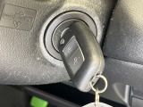 【キーレス】少し離れた場所からでもボタン一つでドアの開錠・施錠ができるのでとっても便利!ドアの鍵穴周りに傷をつけることもありません♪