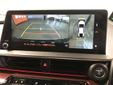 パノラミックビューモニター付きです。車両を上から見たような映像をディスプレイオーディオ画面に表示。運転席からの目視だけでは見にくい、車両周辺の状況をリアルタイムでしっかり確認できます。