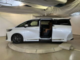 両側パワースライドドア付きだから、狭い駐車スペースなどでの 乗り降りラクラク!小さなお子さまのいるご家庭には嬉しい装備。