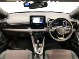 シンプルながら機能性あふれる運転席廻りです。視界性もよく、運転しやすいですよ。