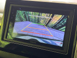 【バックカメラ】駐車時に後方がリアルタイム映像で確認できます。大型商業施設や立体駐車場での駐車時や、夜間のバック時に大活躍!運転スキルに関わらず、今や必須となった装備のひとつです!