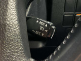 高速道路で便利な【クルーズコントロール】も装着済み。アクセルを離しても一定速度で走行ができる装備です。加速減速もスイッチ操作でOKです。