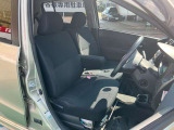 自社整備工場併設! 納車整備からアフターフォローまでお任せください。 車検や定期点検、オイル交換はもちろん、ナビやドラレコ、バックカメラ、ETC等の取り付けも当店にお任せください。