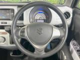 インテリアに合わせたデザインのステアリングは、運転される方のことも考え、運転しやすい形状、大きさです。是非一度、実際に触ってお確かめください。