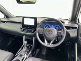 運転席まわりです。 各操作スイッチは使いやすい位置に配置されてます。