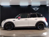 MINIのアロイ・ホイールは、MINIらしさの象徴である、ゴーカート・フィーリングを向上させるために技術の粋を集めて開発されています。