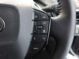 レーダークルーズコントロール(全車速追従機能付)付きです。車速に応じて追従支援してくれるので、ロングドライブも快適です。詳細は販売店スタッフまでおたずねください。